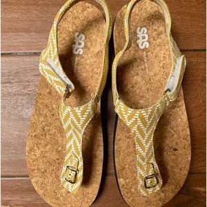 NEW SAS Yellow Chevron Sandals 10
